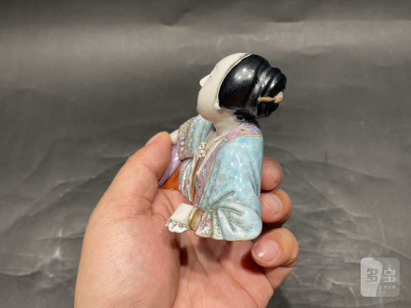 清中期 粉彩仕女人物造像摆件（带木座） - 图3